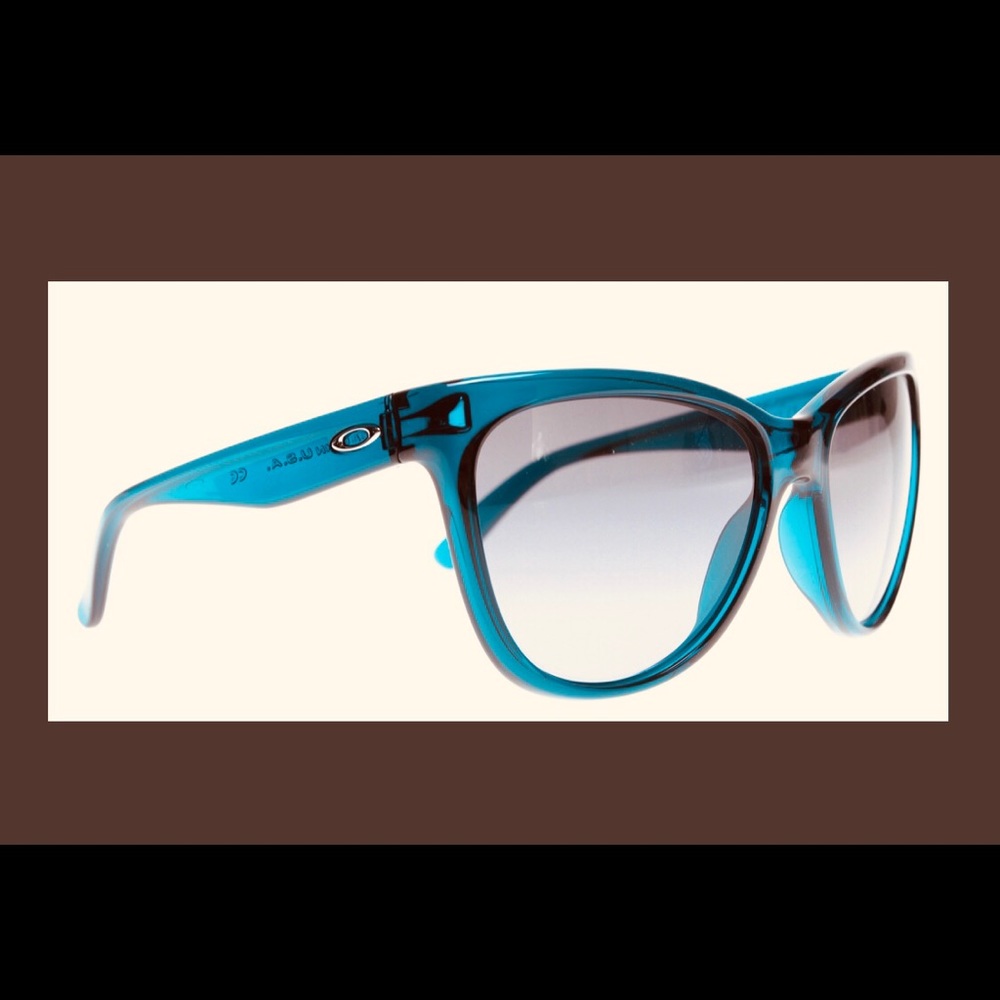 Oakley Cat eye sunglasses